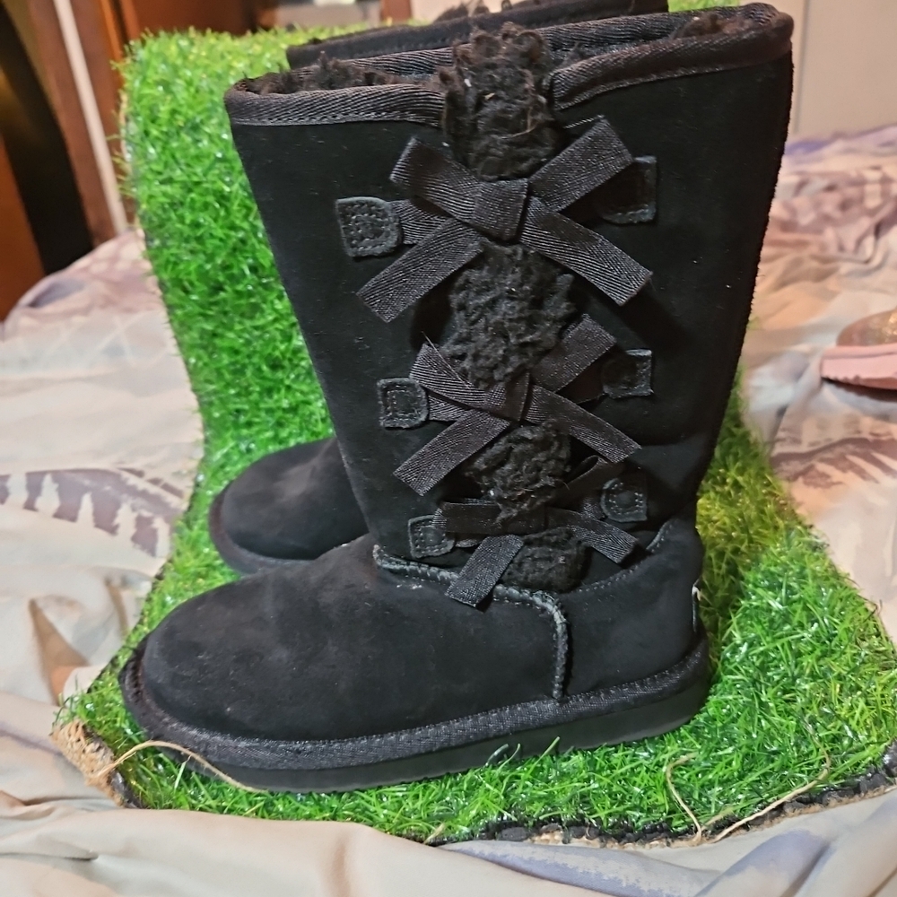 Koolaburra by UGG Girls Black Suede Boots with Bow Detailing size 1
